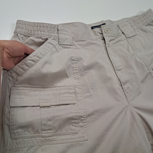 Roundtree & Yorke‎ men's shorts Size 48 brown with pockets - Picture 3 of 9